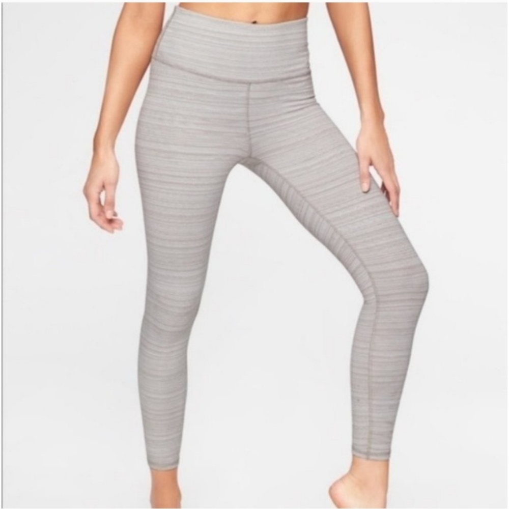 NWOT! Athleta High Rise Jacquard Chaturanga 7/8 Tight in Quail | Size Medium